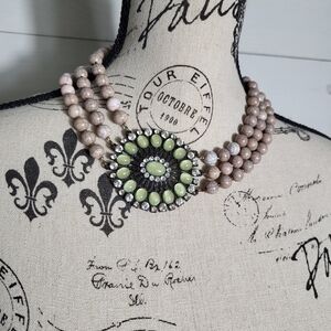 Charming Charlie Statement Necklace Elegant Retro Style.